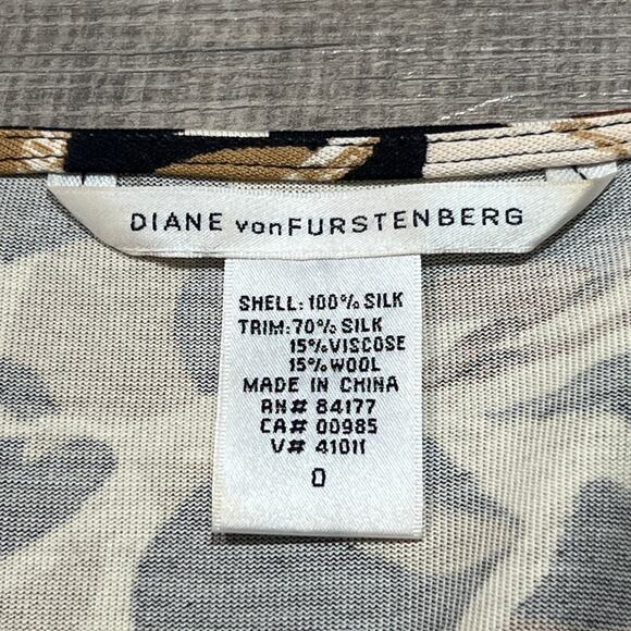 Diane von Furstenberg DVF Silk Wrap Dress Designer Art Neutral Size 0 Ribbon Tie - Picture 3 of 5